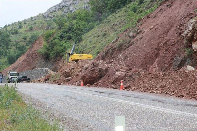 Şiddetli Yağış Heyelana Neden Oldu