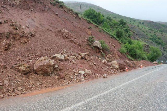 Şiddetli Yağış Heyelana Neden Oldu