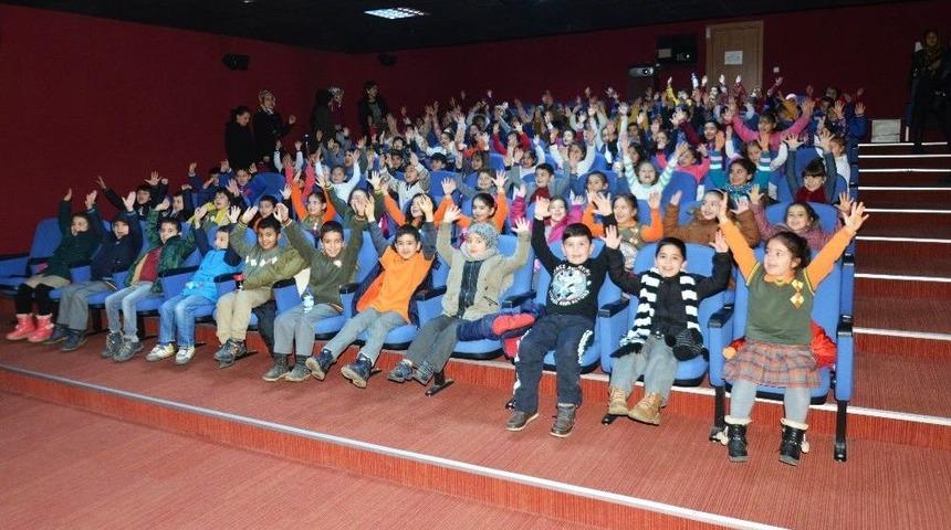 &rsquo;tebess&uuml;m Sineması&rsquo;nda 24 Bin Kişi Film İzledi