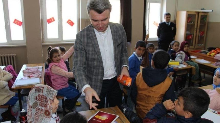 Hanili &Ouml;ğrencilere Diş Bakım Seti Dağıtıldı