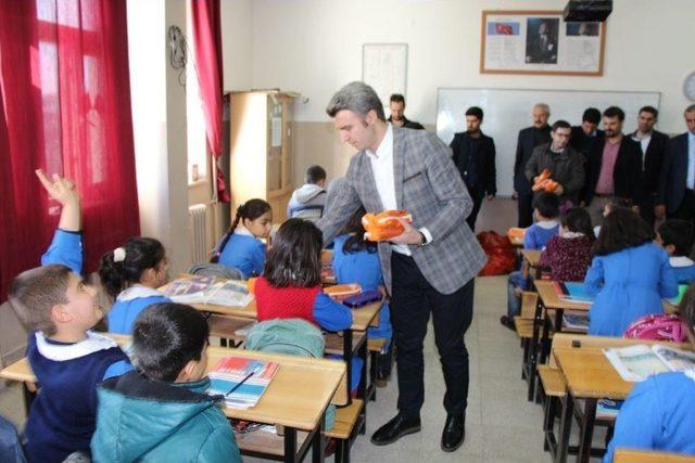 Hanili Öğrencilere Diş Bakım Seti Dağıtıldı