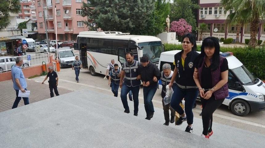 Pitbullu Fuhuş &Ccedil;etesinden 18 Kişi Tutuklandı