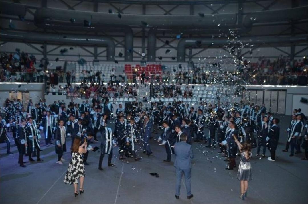 Vali G&uuml;ven&ccedil;er Mostem&rsquo;in Mezuniyet Gecesine Katıldı