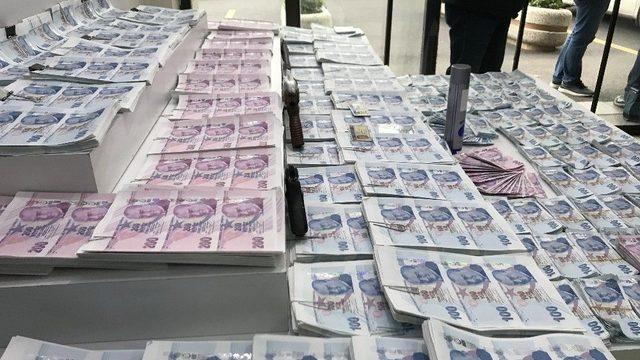 5 Milyon 200 Bin Lira Sahte Parayı Piyasaya Sürmeye Çalışan Kalpazan Şebekesinin 20 Üyesi Tutuklandı