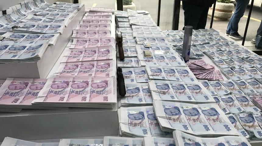 5 Milyon 200 Bin Lira Sahte Parayı Piyasaya Sürmeye Çalışan Kalpazan Şebekesinin 20 Üyesi Tutuklandı
