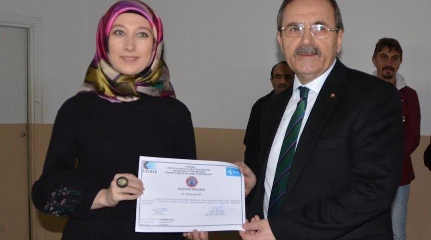 "girişimcilik Kursu"na Katılanlar Belgelerini Aldı