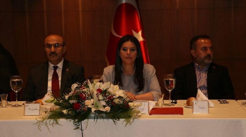 Bakan Sarıeroğlu, Kongre &Ouml;ncesi Adana Demirspor&rsquo;un Sorunlarını Dinledi