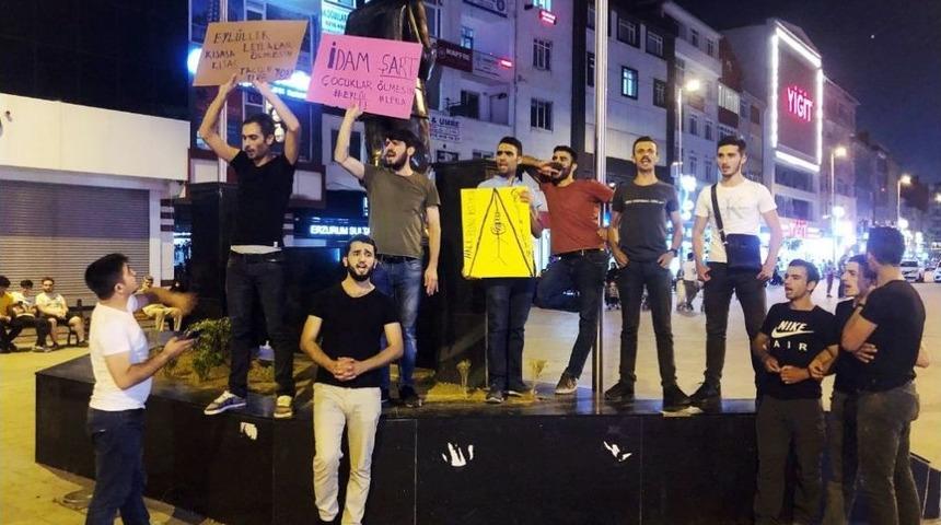 Sultanbeyli&rsquo;de Vatandaşlar Leyla Ve Eyl&uuml;l İ&ccedil;in Toplandı