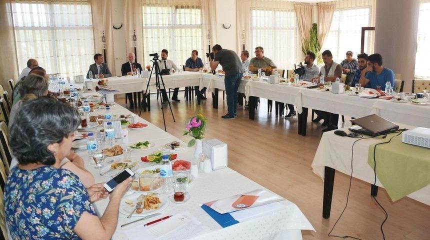 Rekt&ouml;r Savaş; "biz Araştırmalarımızla, Bilimimizle &Ouml;n Plana &Ccedil;ıkmalıyız"