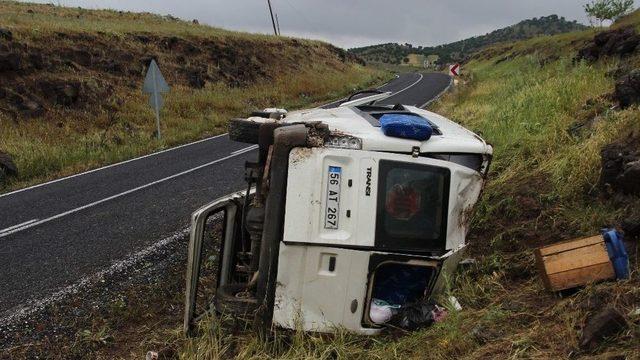 Diyarbakır’da Öğrenci Servisi Devrildi: 2’si Ağır 14 Yaralı