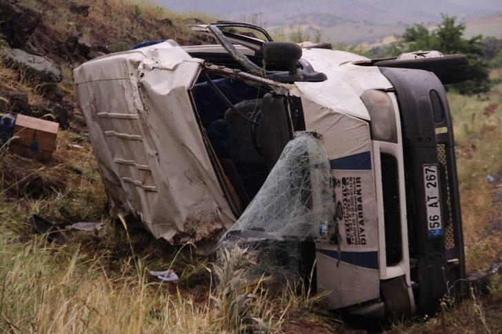 Diyarbakır’da Öğrenci Servisi Devrildi: 2’si Ağır 14 Yaralı G1