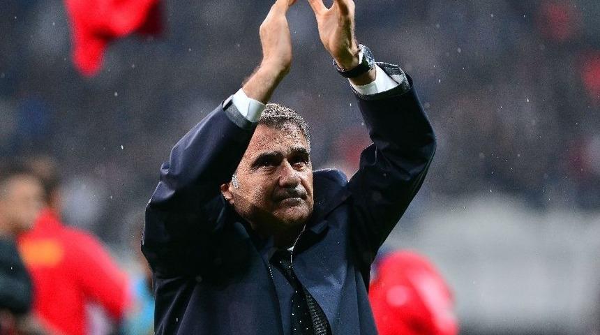 Trib&uuml;nlerden Şenol G&uuml;neş&rsquo;e Ve Takıma Destek