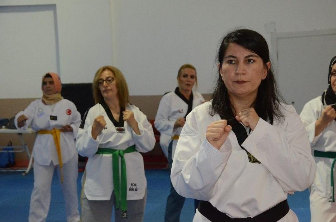 Bu Kadınlara Sataşmak Y&uuml;rek İster