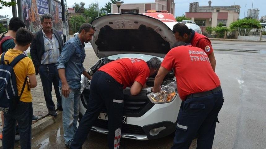 Otomobilin Motoruna Sıkışan Yavru Köpeği İtfaiye Kurtardı