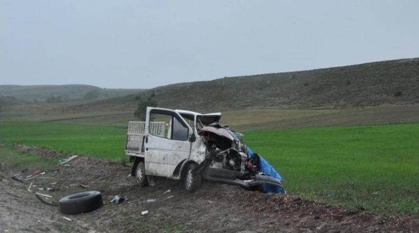 Tokat’ta Tır İle Kamyonet Çarpıştı: 1 Ölü, 2 Yaralı