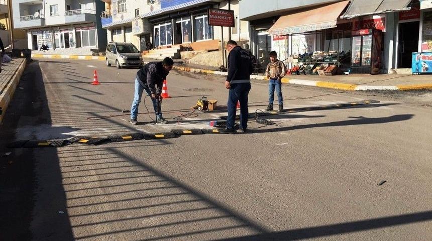 Şırnak Şehiri&ccedil;i Trafik Uyarı Levhası Uygulaması Yapıldı