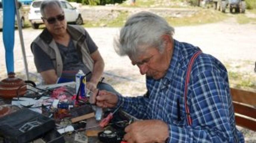 Eski Radyolara Hayat Veriyor