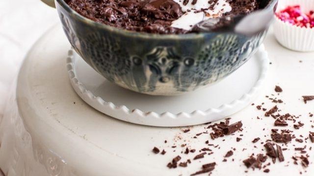 Parmak Isırtır: Erimiş Çikolatalı Fincan Pastası