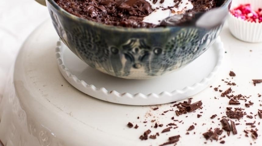 Parmak Isırtır: Erimiş Çikolatalı Fincan Pastası