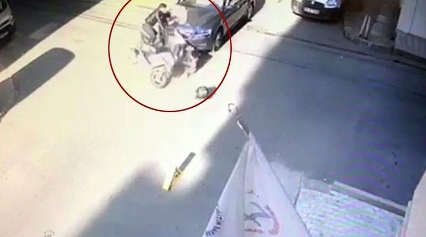 (özel) Şişli’de Otomobil Motosiklete Çarptı: 2 Yaralı