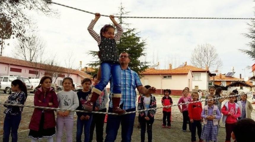 &Ouml;ğrenci Yavrukurtların Halat K&ouml;pr&uuml; Etkinliği