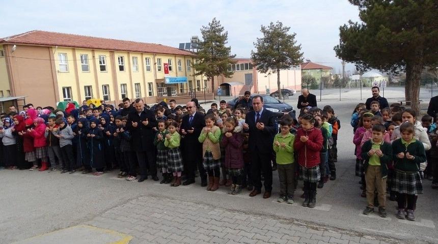 &Ouml;ğrencilerden Mehmet&ccedil;ik&rsquo;e Dua