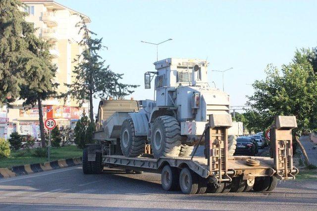 Münbiç İle Tel Rıfat Sınırına Askeri Sevkıyat Sürüyor