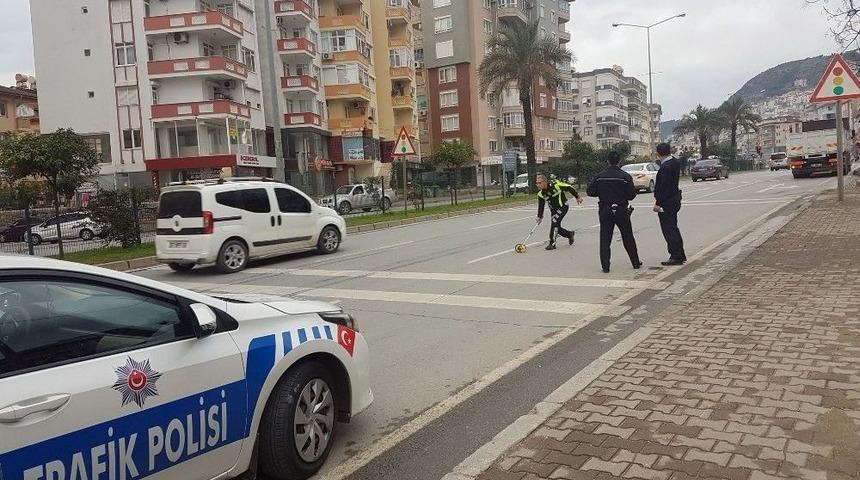 Motosikletle Kamyon &Ccedil;arpıştı: 1 Ağır Yaralı