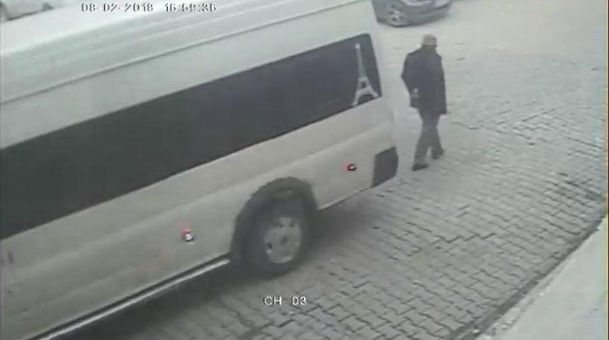 Geri Gelen Ara&ccedil; Yaşlı Adama &Ccedil;arptı