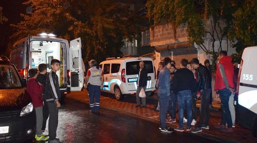 Tartıştığı Eşini Bı&ccedil;akla Yaralayıp Kendini Eve Kilitledi