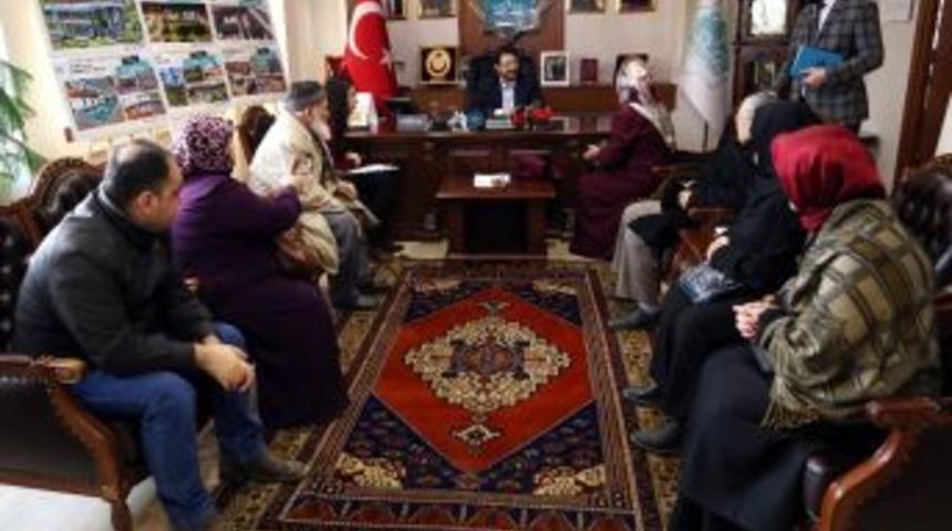 Başkan Yazgı, Halk G&uuml;n&uuml;nde Vatandaşları Dinledi