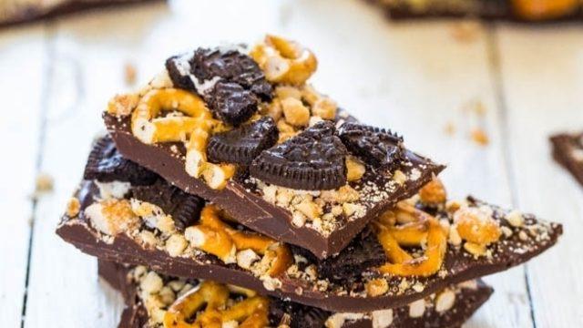 Çikolatalı, Kuruyemişli ve Krakerli Atıştırmalık