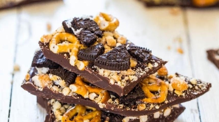 Çikolatalı, Kuruyemişli ve Krakerli Atıştırmalık