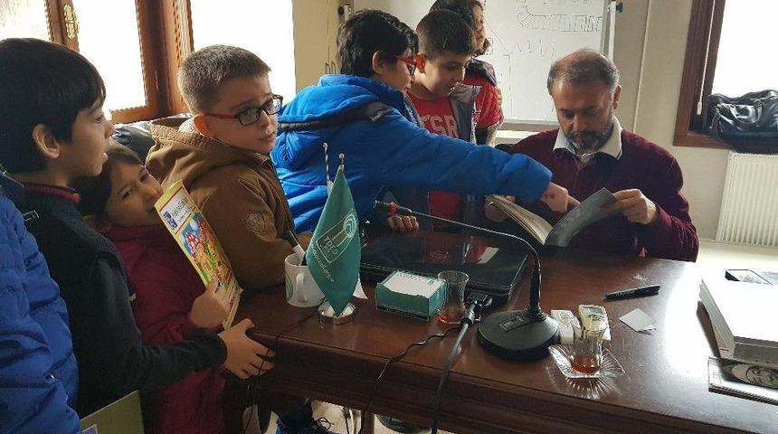 Sınıf &Ouml;ğretmenleri &Ccedil;ocuk Edebiyatı Hakkında Bilgilendiriliyor