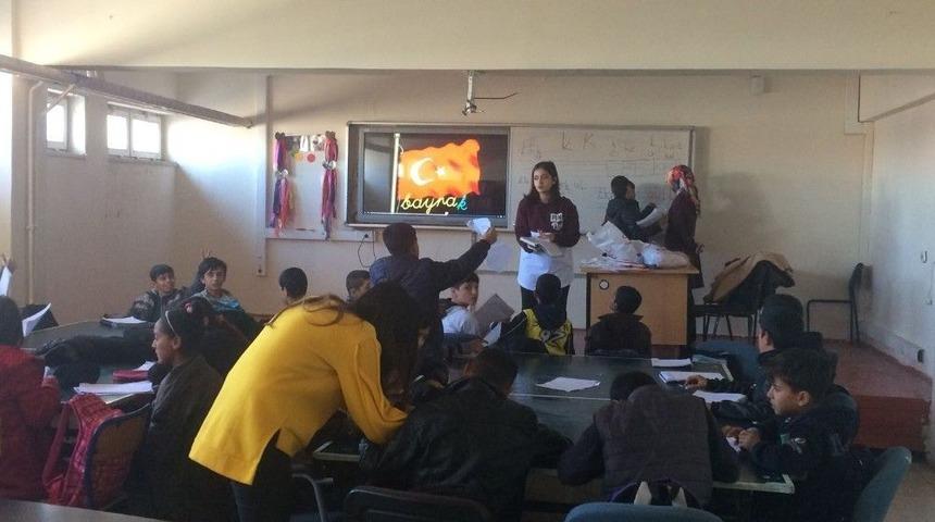 Hr&uuml; Eğitim Fak&uuml;ltesi &Ouml;ğrencilerinden Okuma Yazma Seferberliğine Destek