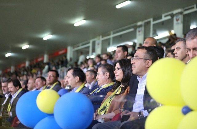 Bakan Sarıeroğlu, Ankaragücü’nün Coşkusunda Ortak Oldu