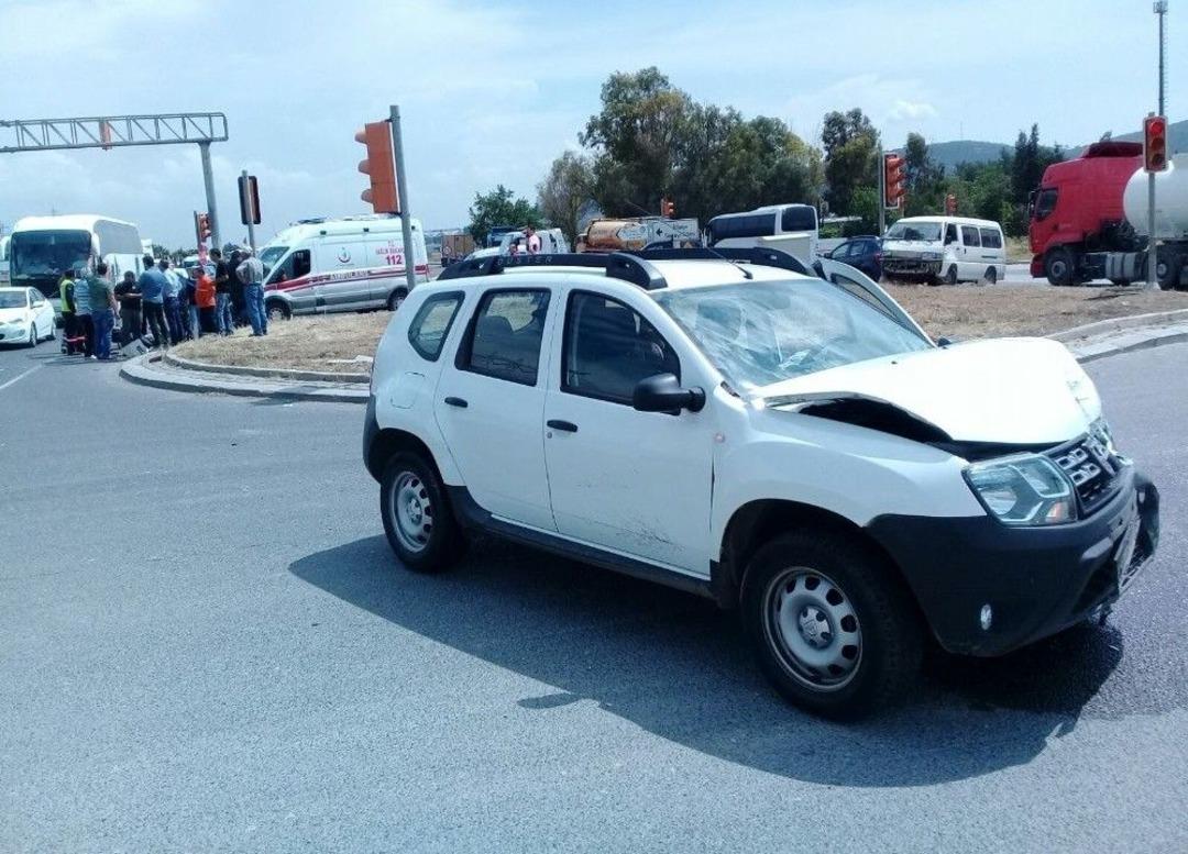 İzmir&rsquo;de Meydana Gelen Trafik Kazasında 2 Kişi Yaralandı.