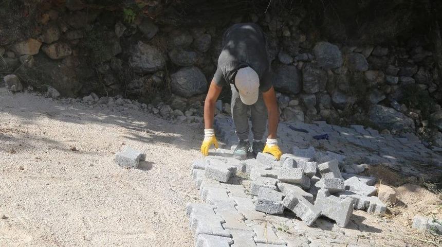 Akseki Belediyesi&rsquo;nin Yol D&uuml;zenleme &Ccedil;alışmaları Devam Ediyor