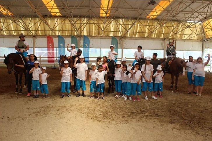 Küçükçekmeceli Minikler Yaz Aylarını Binicilik Öğrenerek Geçiriyor G4