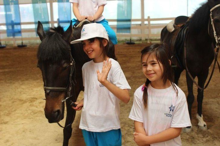 Küçükçekmeceli Minikler Yaz Aylarını Binicilik Öğrenerek Geçiriyor G5