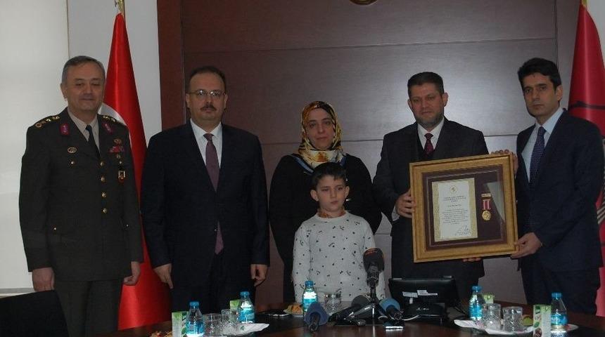 Konya&rsquo;da Şehit Aileleri Ve Gazilere Devlet &Ouml;v&uuml;n&ccedil; Madalyaları Verildi