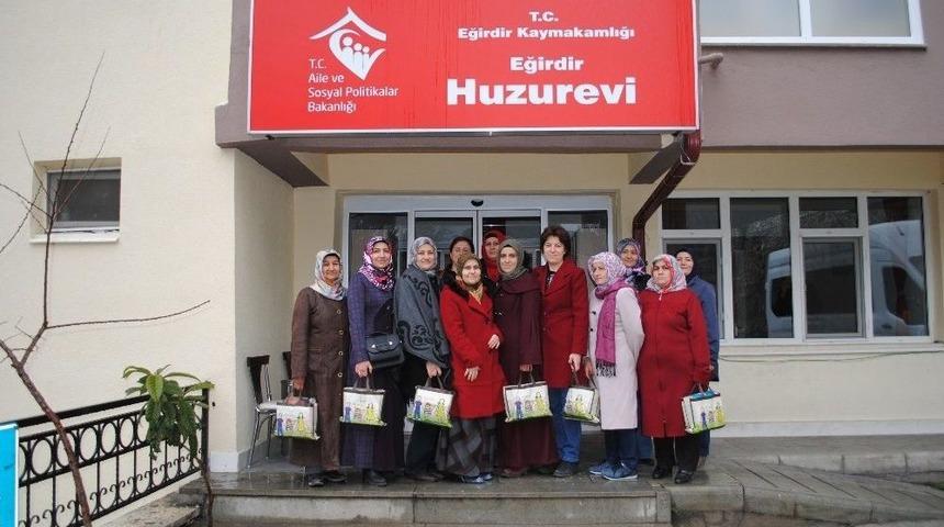 Huzurevinde &ldquo;k&uuml;t&uuml;phanemiz Bize Geliyor&rdquo; Projesi