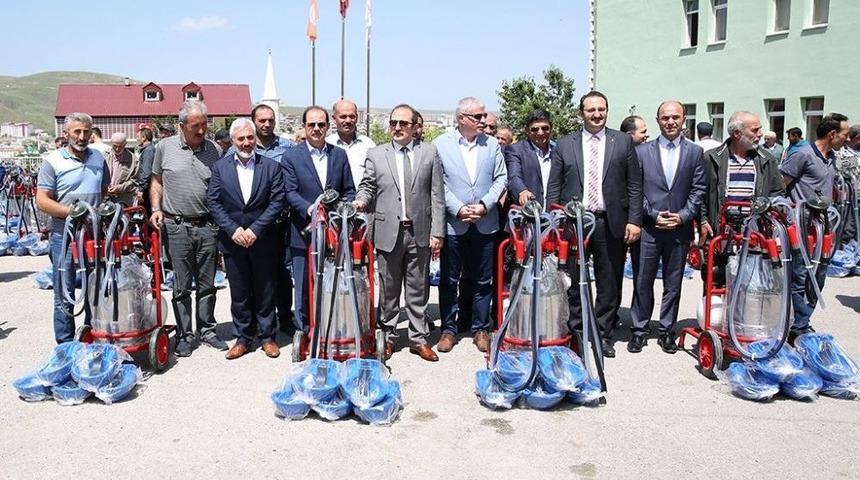 Çiftçilere Makine Ve Ekipman Destekleri Devam Ediyor