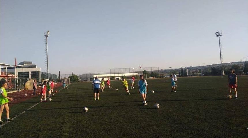 Tekirdağ&rsquo;da Kadınlar Sahaya İndi