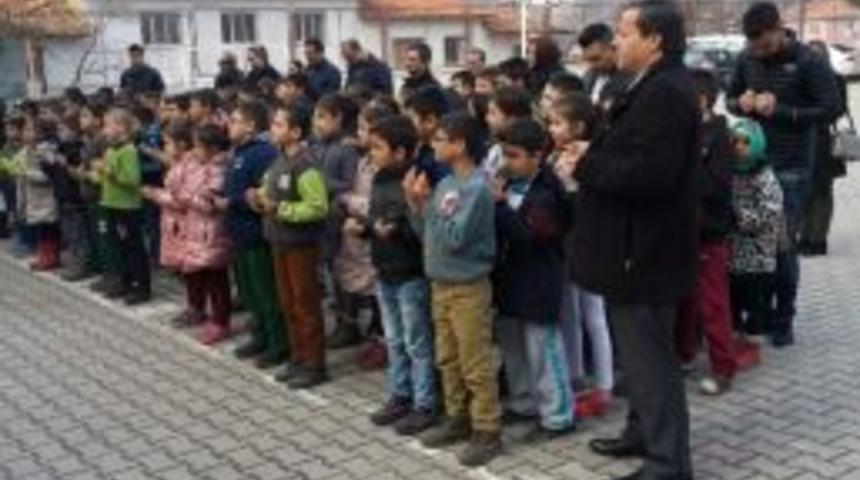 Mehmet&ccedil;ik İ&ccedil;in Dua Ettiler