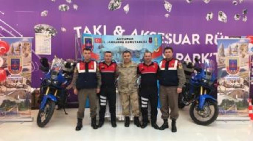 Jandarma Ekipleri Vatandaşları Trafik Konusunda Bilgilendirdi