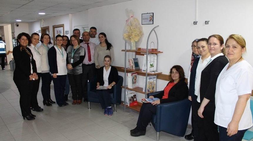 Hastaneye Mini Koridor K&uuml;t&uuml;phanesi