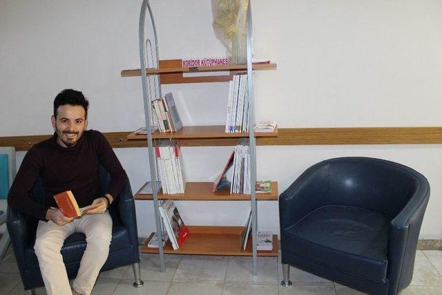 Hastaneye Mini Koridor Kütüphanesi 1