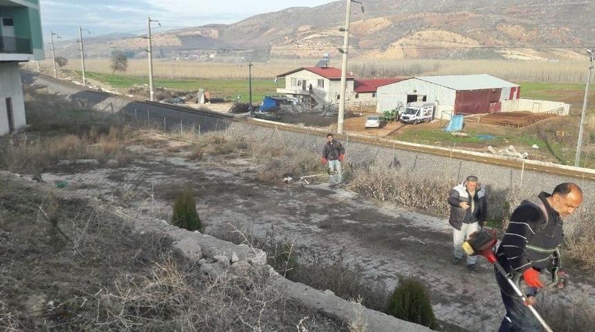 G&ouml;lbaşı İl&ccedil;esinde Peyzaj &Ccedil;alışmaları Devam Ediyor