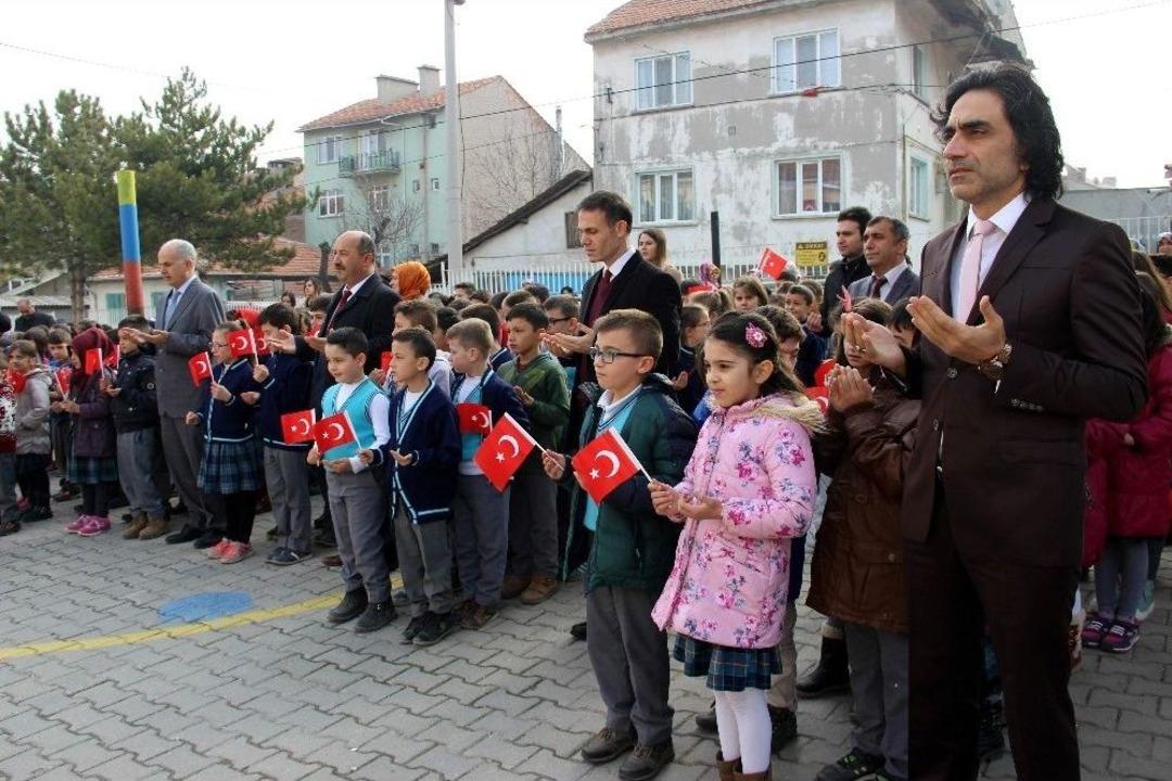 Minik Eller Mehmet&ccedil;ik İ&ccedil;in Semaya Kalktı